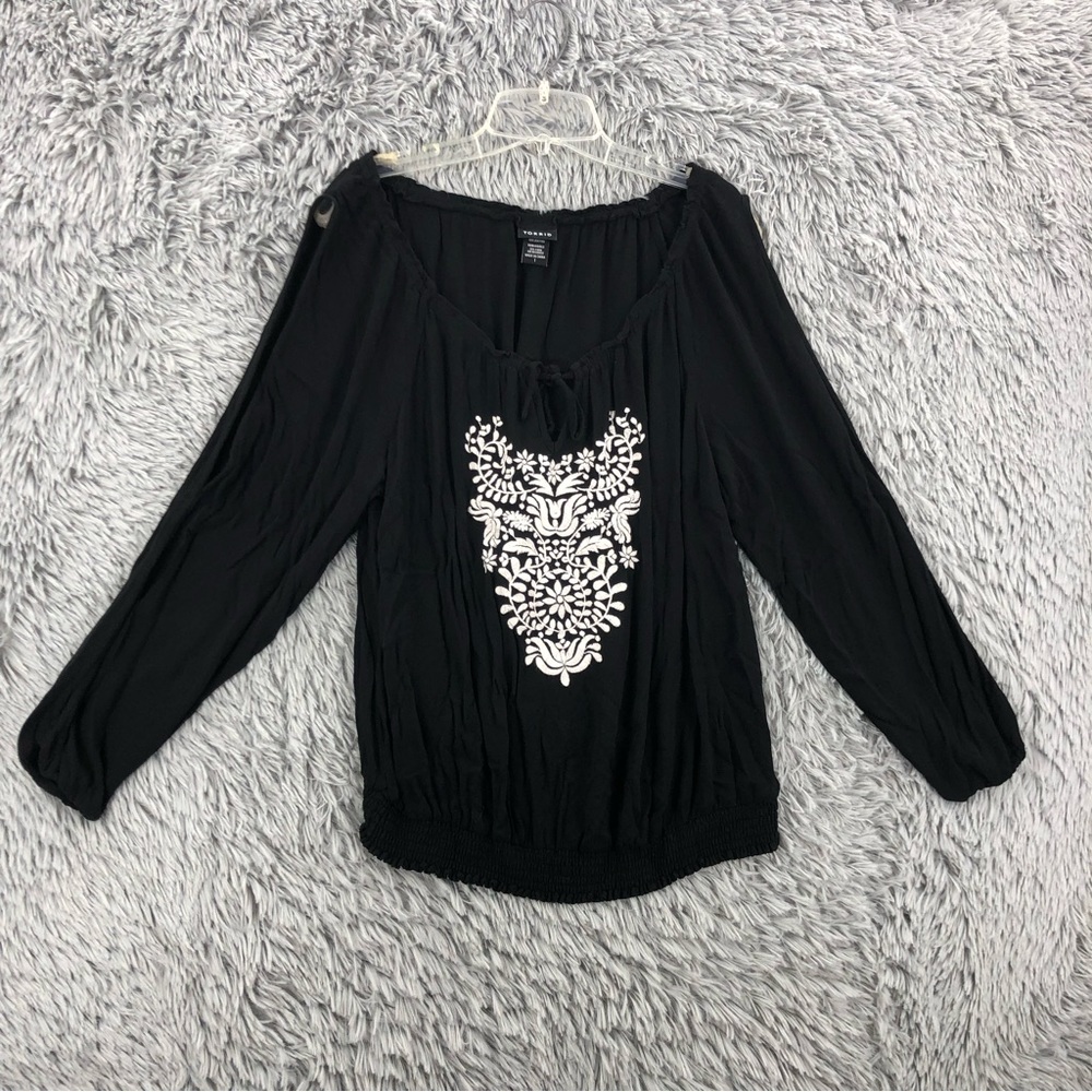 Torrid Top Womens Size 1 Black Embroidered Cold Shoulder Shirt